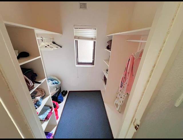 2 BEDROOM APARTMENT FOR SALE IN LAWRENCE ROCKS